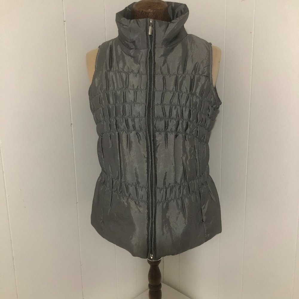 Womens Silver/Gray Puffer Vest. Size Medium.